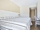 Nowoczesny pokój z łóżkiem w Best San Diego