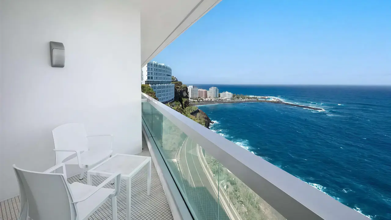 Balkon z widokiem na morze w Best Semiramis