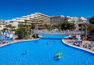 Widok na kompleks basenów w Best Tenerife