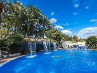 Basen z wodospadem w Best Tenerife