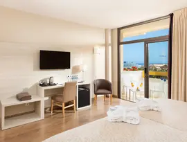 Wnętrze pokoju z widokiem w Best Tenerife