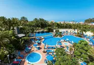 Widok na kompleks basenów w Best Tenerife