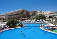 Widok na baseny i budynki Best Tenerife