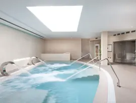 Basen z hydromasażem w Best Tenerife