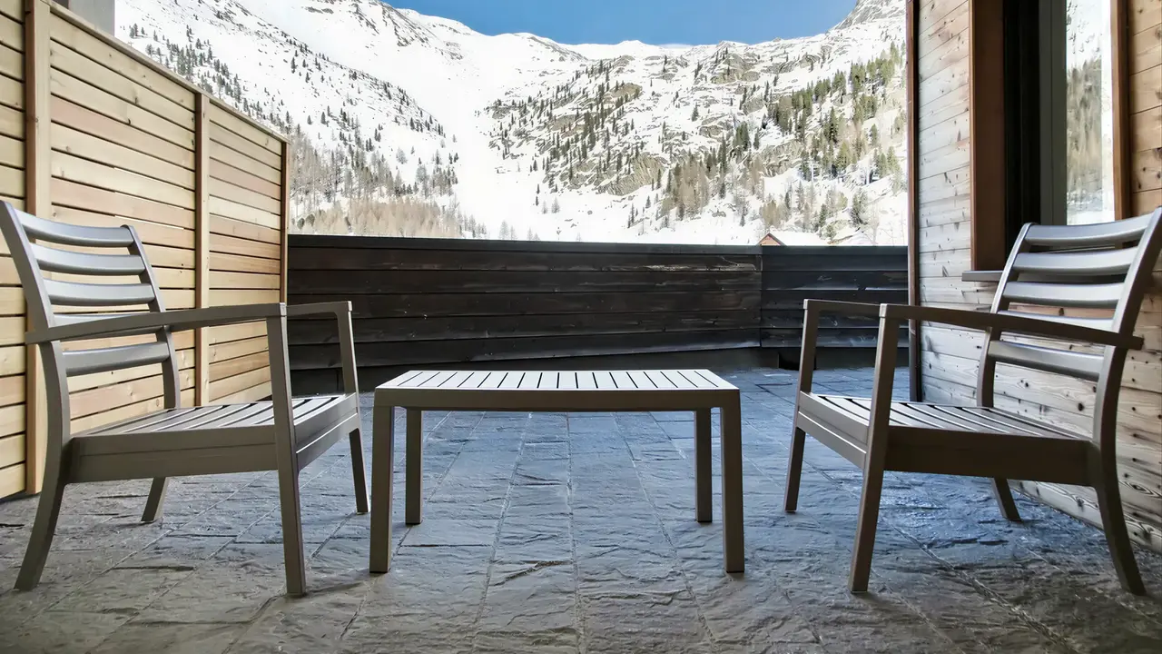 Prywatny taras z widokiem w Blu Senales Active & Family Resort