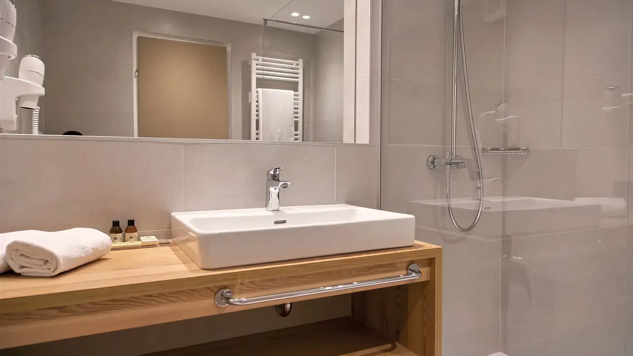 Łazienka w hotelu Blu Senales Active & Family Resort z umywalką
