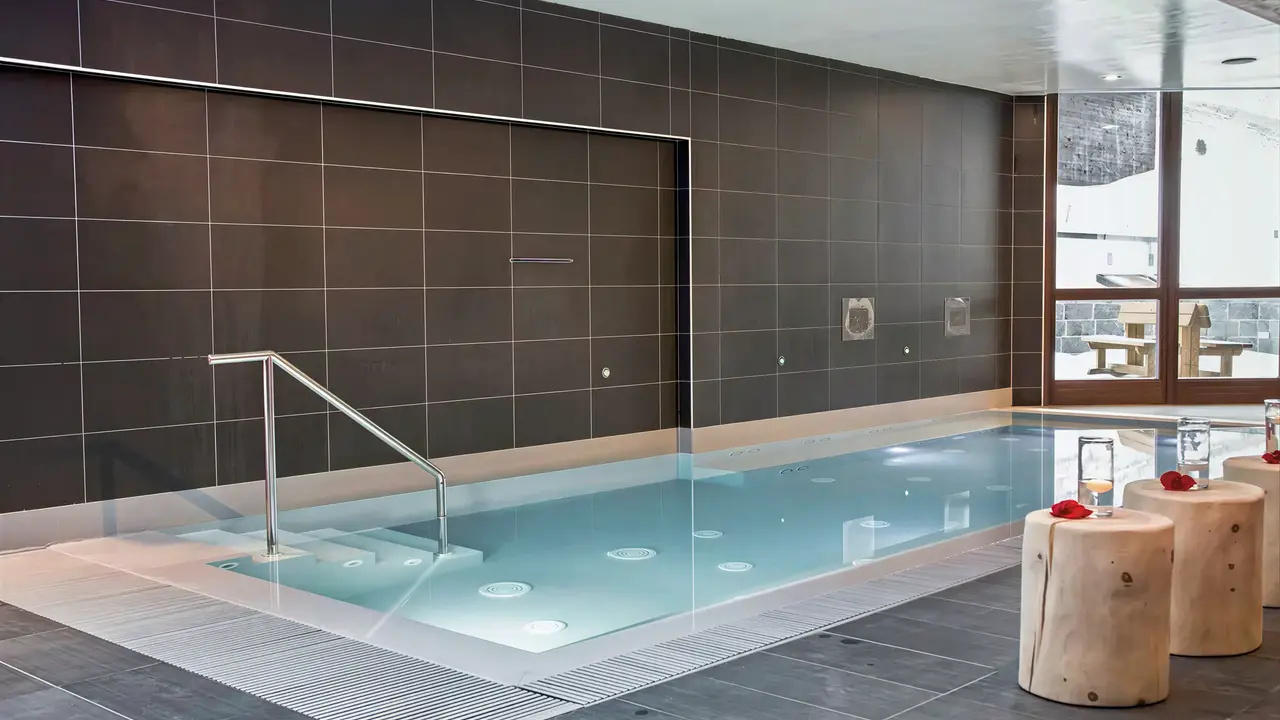 Basen w strefie wellness Blu Senales Active & Family Resort