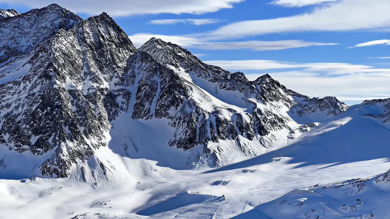 Z snowy widok na góry w Blu Senales Active & Family Resort