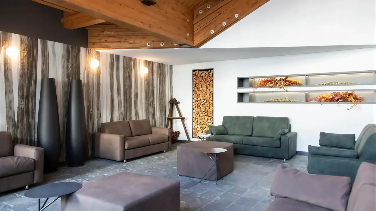Wnętrze strefy wypoczynkowej w Blu Senales Active & Family Resort