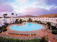 Widok na kompleks basenowy w Blue Sea Bahia de Lobos 