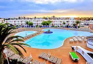 Widok na kompleks basenowy w Blue Sea Bahia de Lobos 
