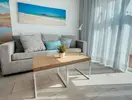 Nowoczesny salon w pokoju gościnnym Blue Sea Corralejo Village