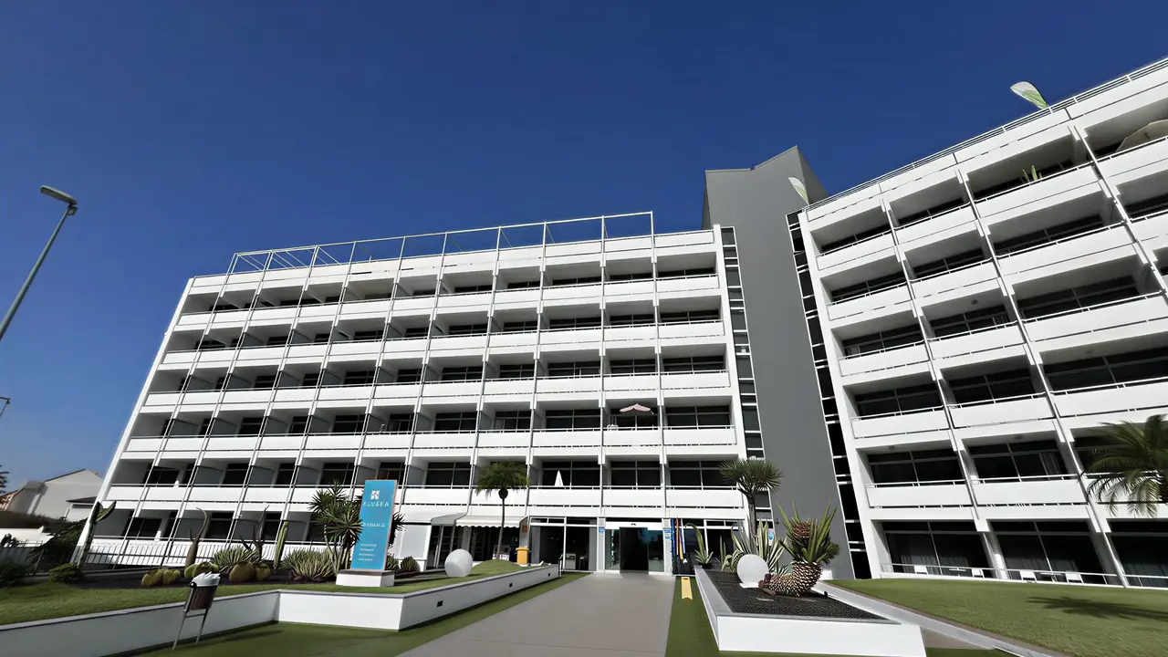 Nowoczesna fasada budynku Blue Sea Interpalace z widokiem z przodu