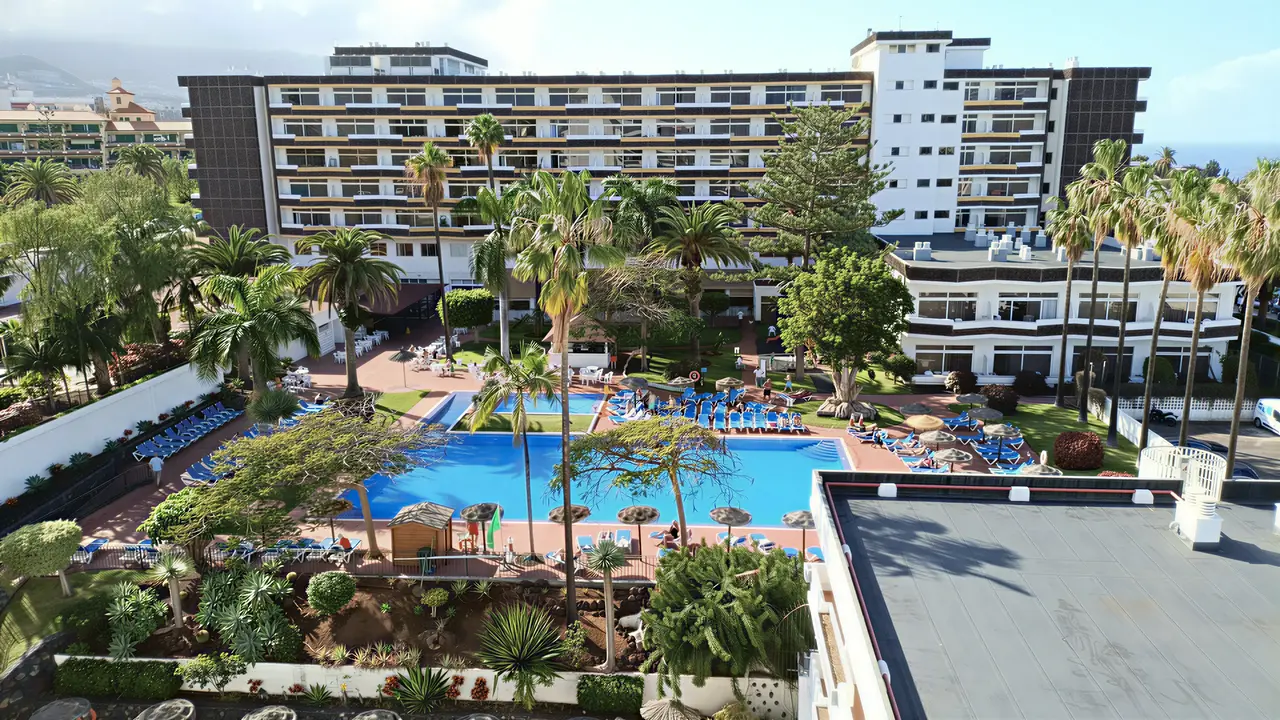 Widok na kompleks Blue Sea Interpalace z basenem
