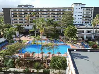 Widok na kompleks Blue Sea Interpalace z basenem