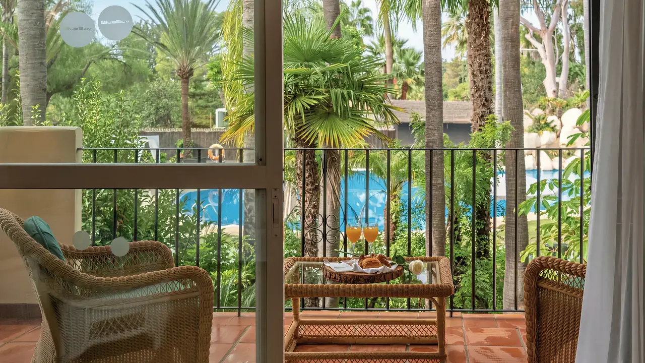 Prywatny balkon z widokiem na Bluebay Banus