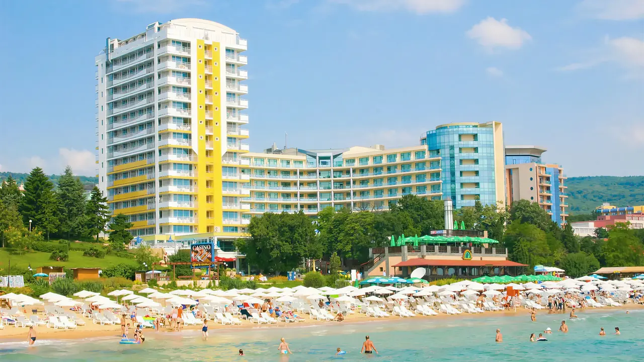 Widok na budynki Bonita i plażę