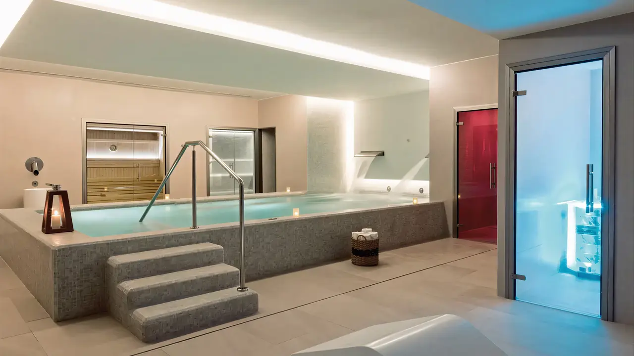 Strefa wellness z basenem w Bordoy Alcudia Port Suites