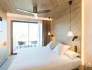 Sypialnia z dużym łóżkiem w Bordoy Alcudia Port Suites