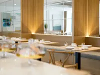 Stolik w restauracji w Bordoy Alcudia Port Suites