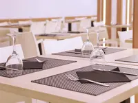 Nakryte stoły w restauracji Brasil