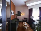 Wnętrze pokoju wypoczynkowego w Brown Acropol