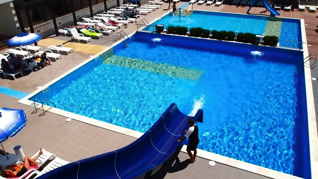 Baseny i zjeżdżalnie wodne w Burgas Beach