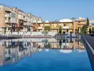 Basen z leżakami w hotelu Burgas Beach