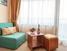 Kącik wypoczynkowy w pokoju Burgas Beach