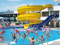 Zjeżdżalnie wodne i basen w Burgas Beach
