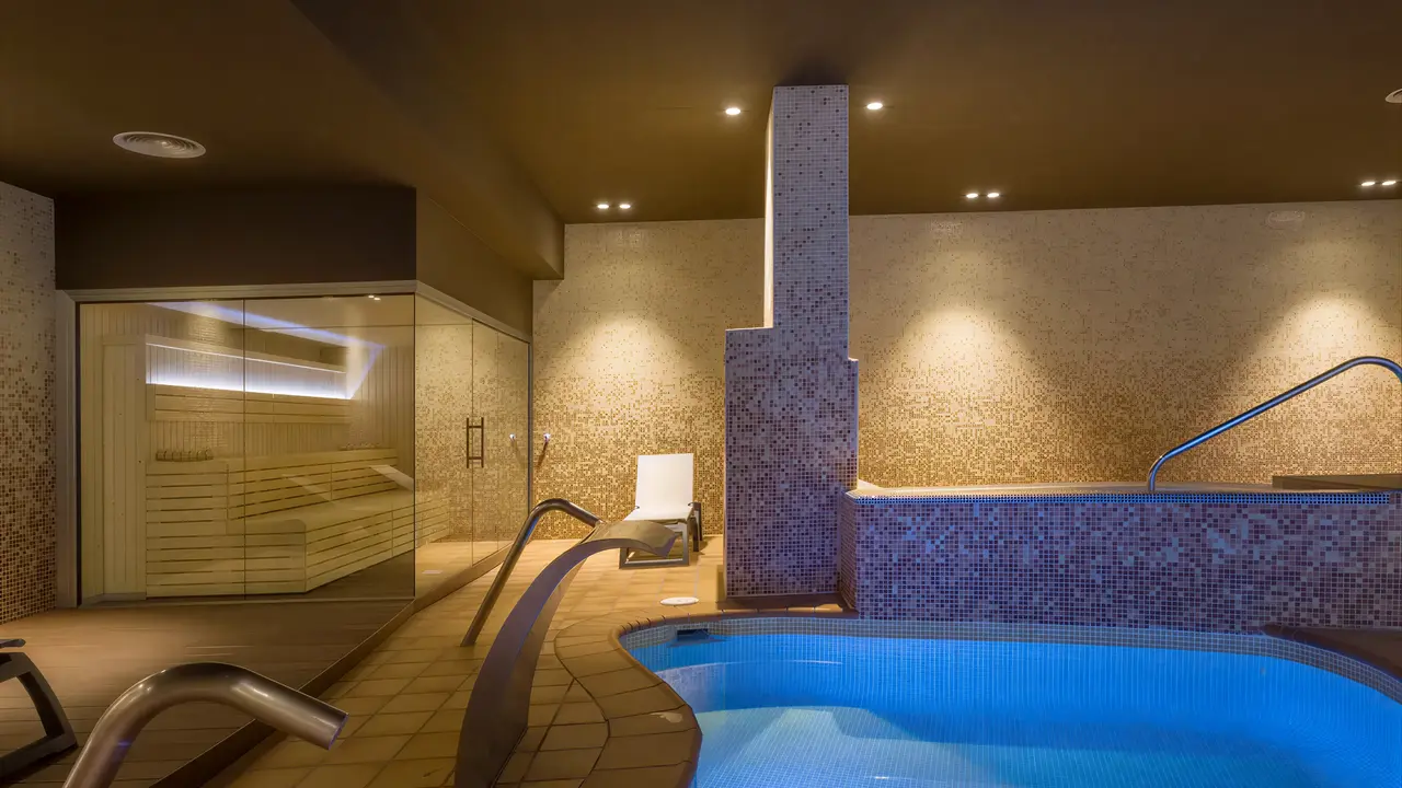 Strefa wellness z basenem w California Palace