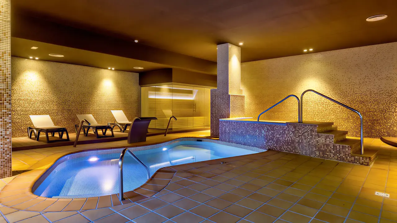 Strefa wellness z basenem w California Palace
