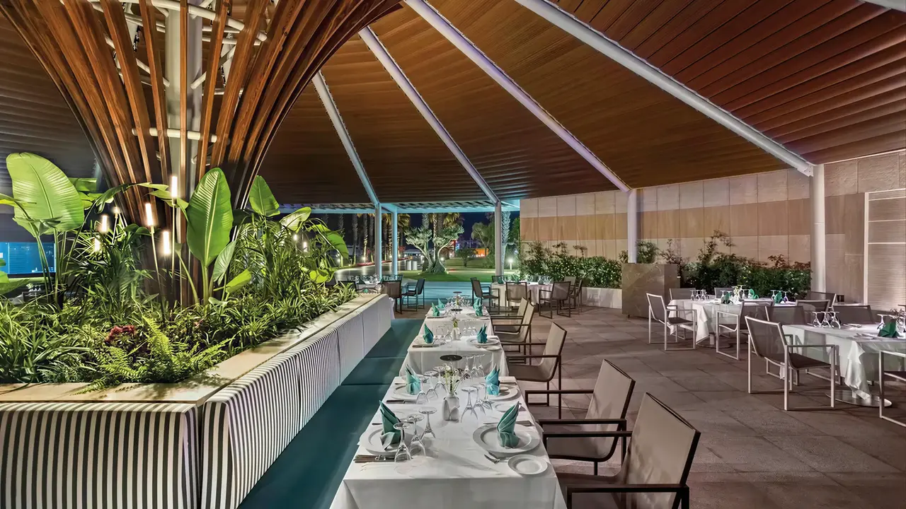 Elegancka restauracja w hotelu Calista Luxury