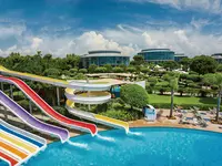 Zjeżdżalnie wodne w kompleksie Calista Luxury