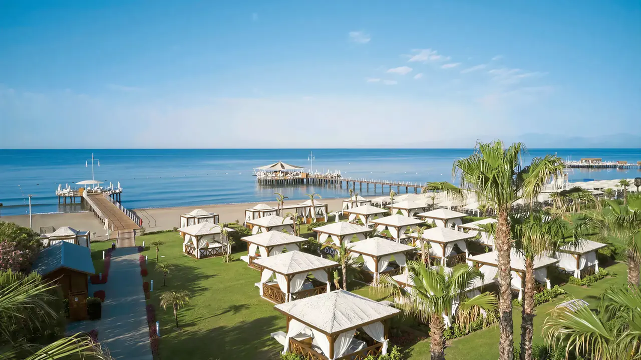 plaża i pawilony wypoczynkowe w Calista Luxury