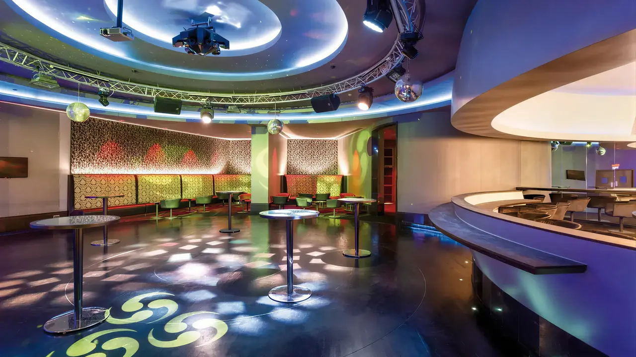 Klub nocny z parkietem w Calista Luxury