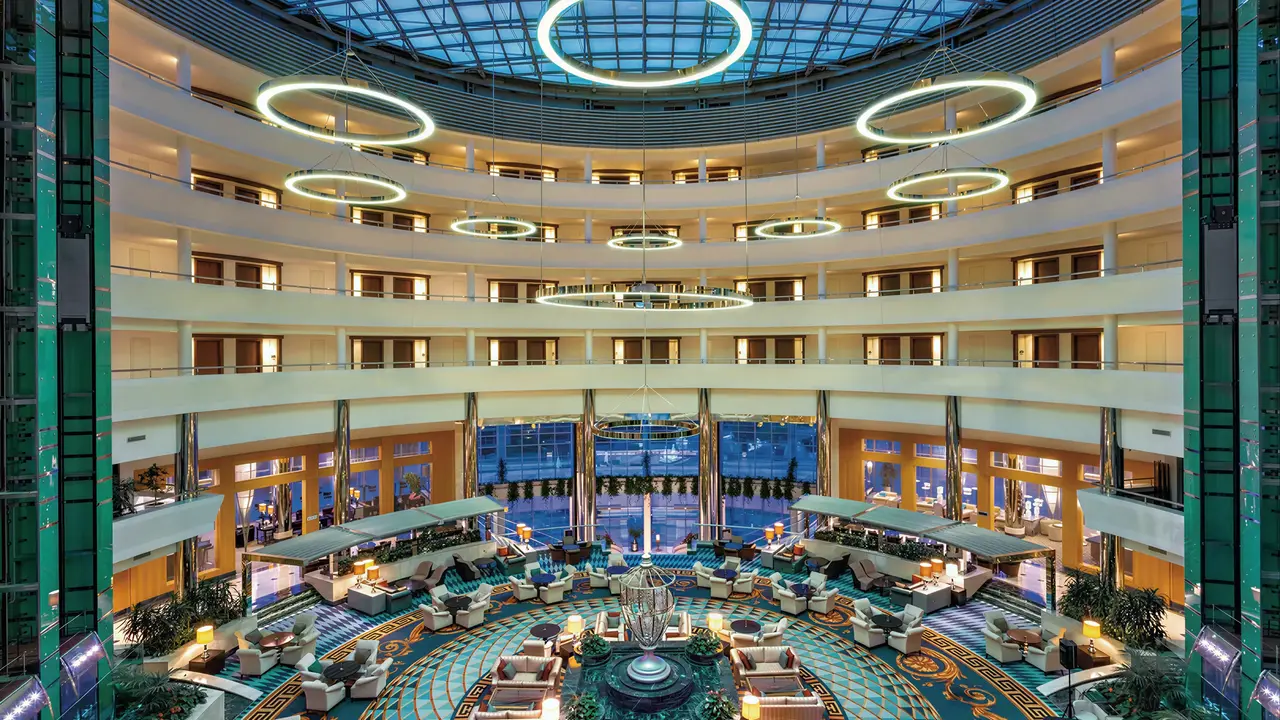 Wnętrze reprezentacyjnego lobby w Calista Luxury