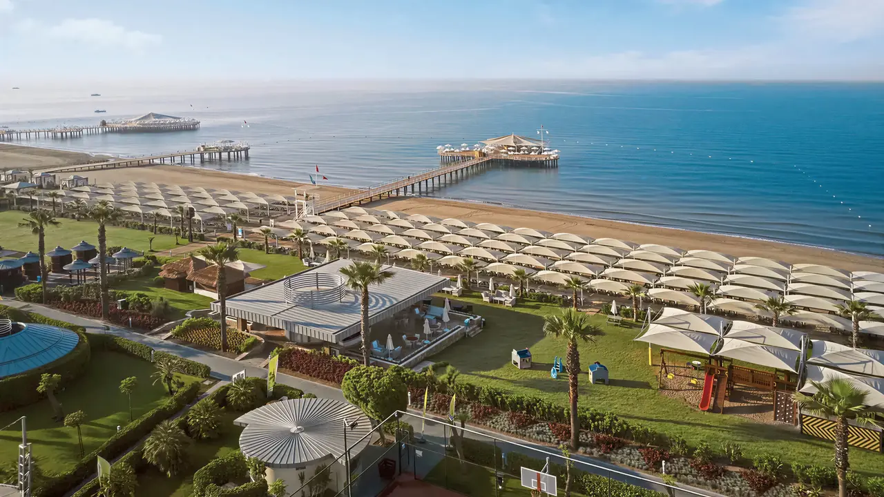 Widok na kompleks i plażę w Calista Luxury