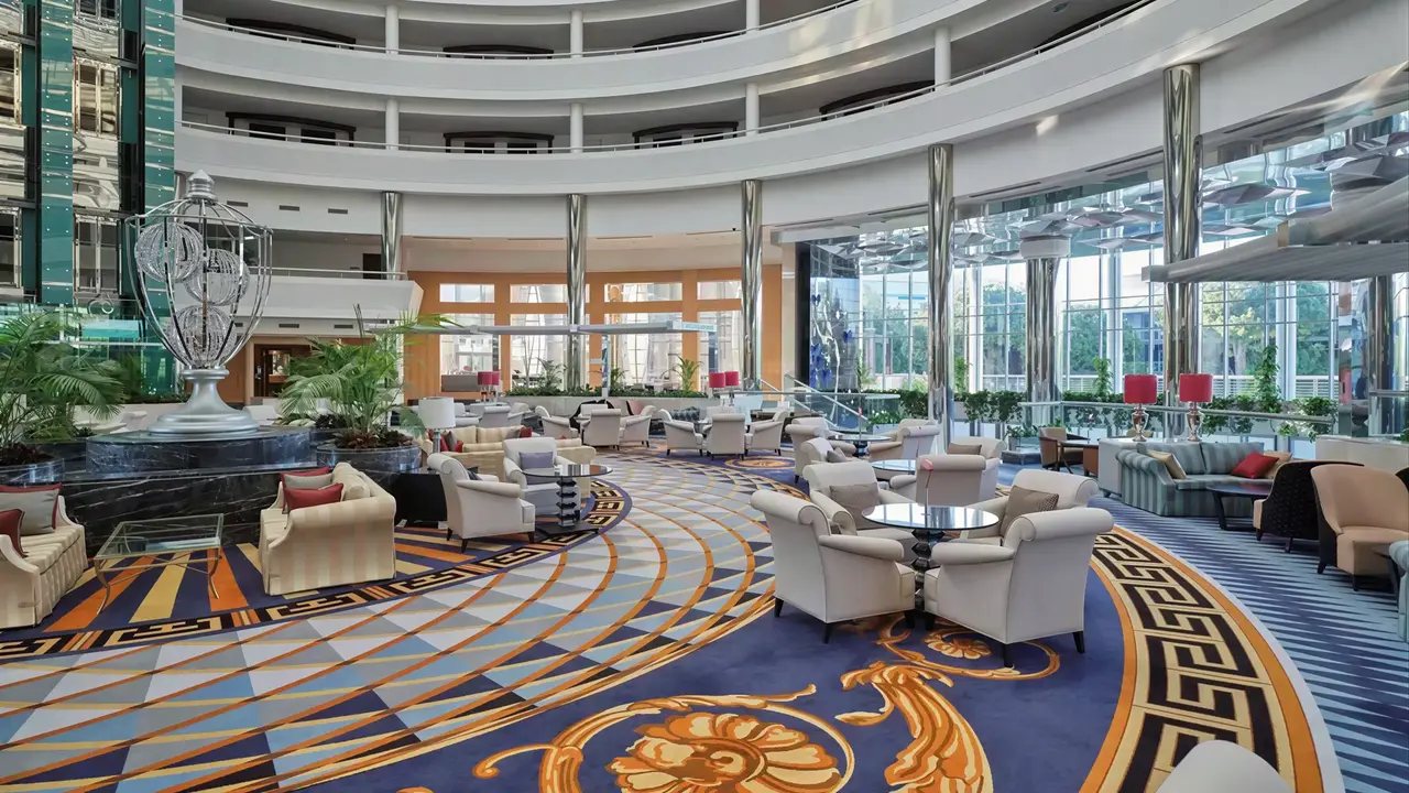 Wnętrze reprezentacyjnego lobby w Calista Luxury