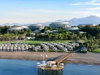 Widok na kompleks Calista Luxury z plaży