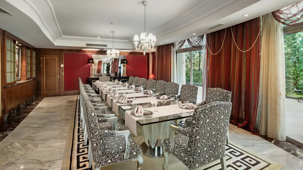 Elegancka jadalnia w Calista Luxury