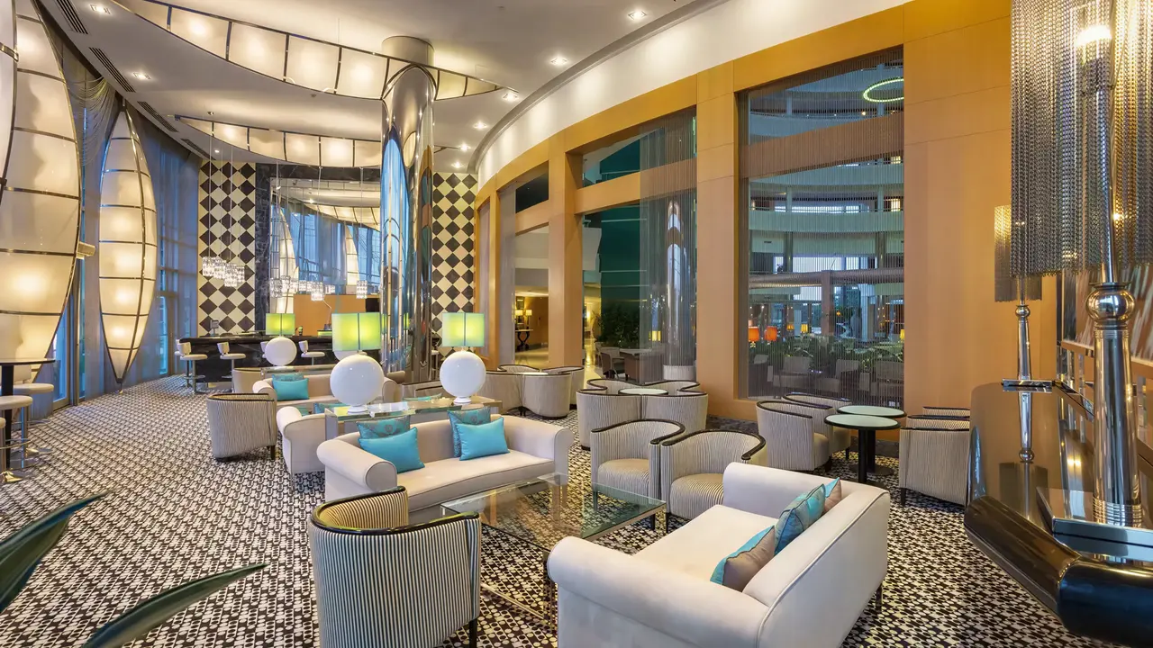 Elegancki lobby w hotelu Calista Luxury z sofami