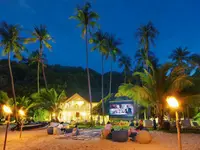 Kino plenerowe na plaży w Cape Panwa