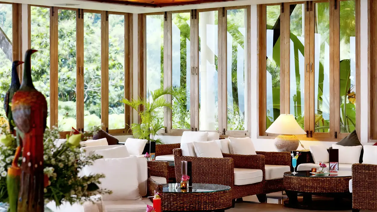 Elegancki salon w hotelu Cape Panwa