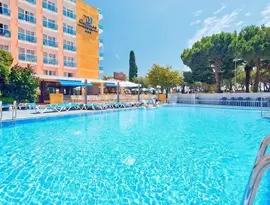 Basen zewnętrzny w hotelu Cartago Nova by Alegria