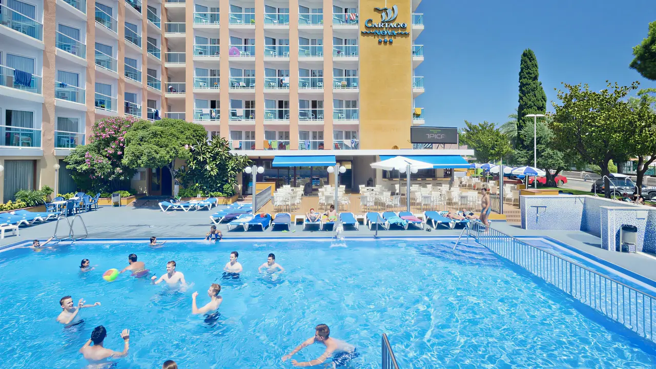 Basen z gośćmi w hotelu Cartago Nova by Alegria