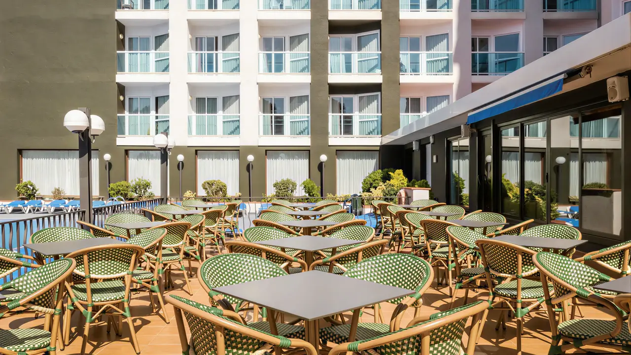 Restauracja na zewnątrz w Cartago Nova by Alegria