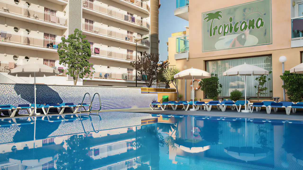 Basen z leżakami w hotelu Cartago Nova by Alegria