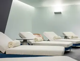 Strefa relaksu z leżakami w Castanheiro Boutique