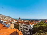 Widok na miasto i Castanheiro Boutique